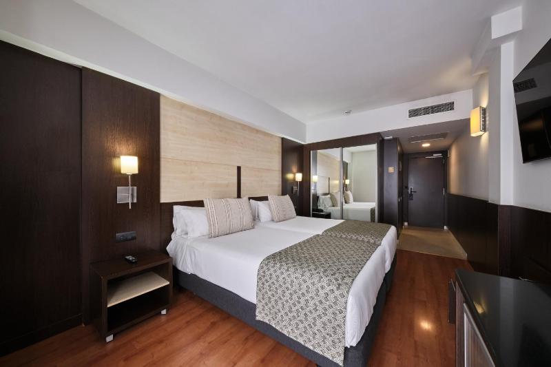 Premium Double Room image 4