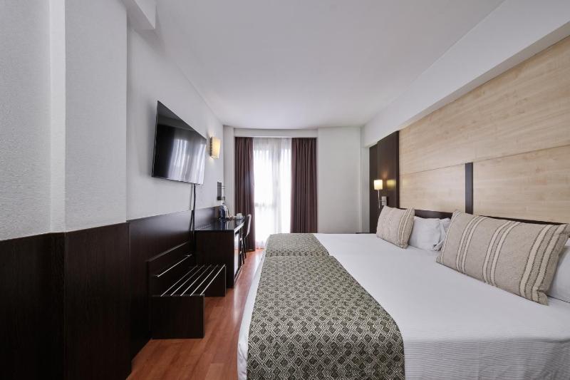 Premium Double Room image 3