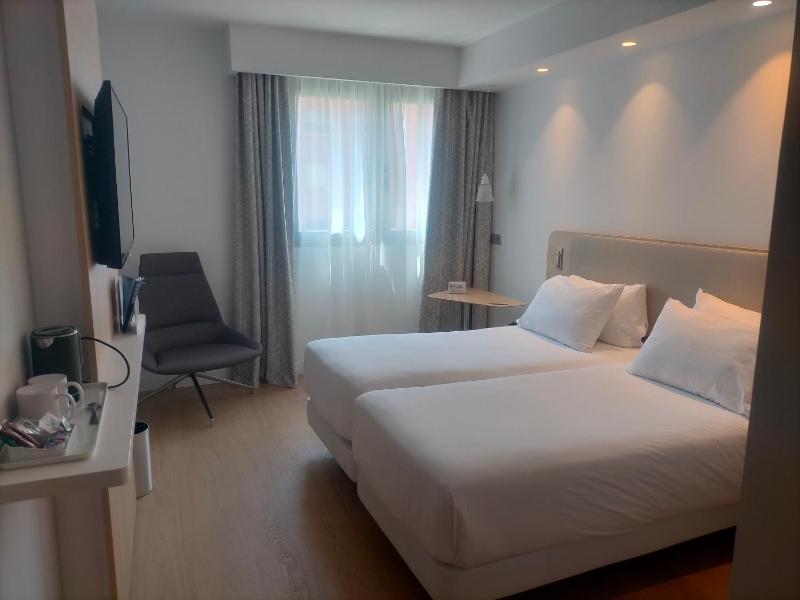 Standard Twin Room with Free Breakfast image 1