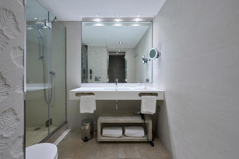 Superior Double Room image 3