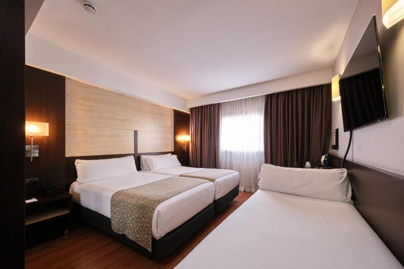 Triple Room image 1