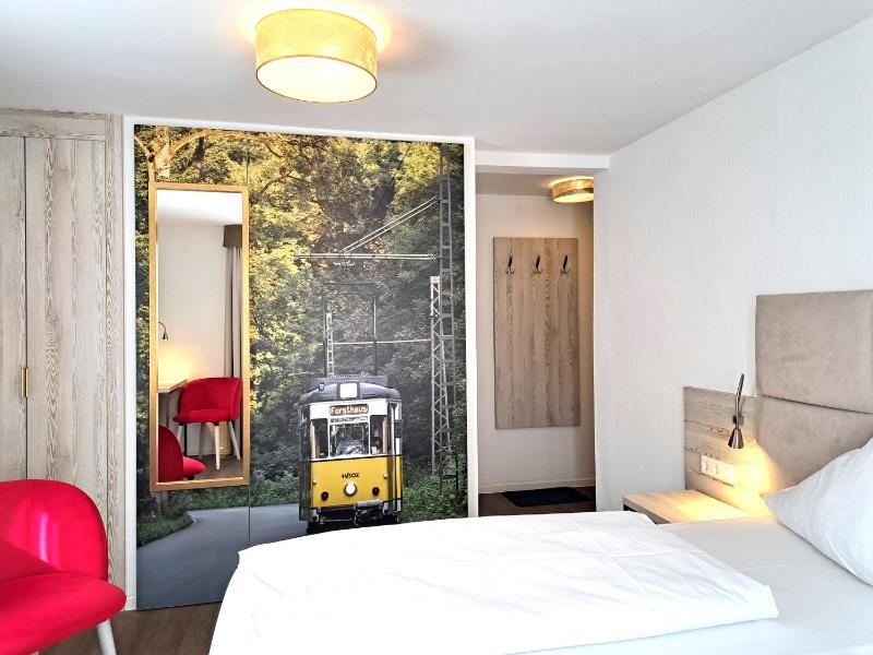 Double Room image 3