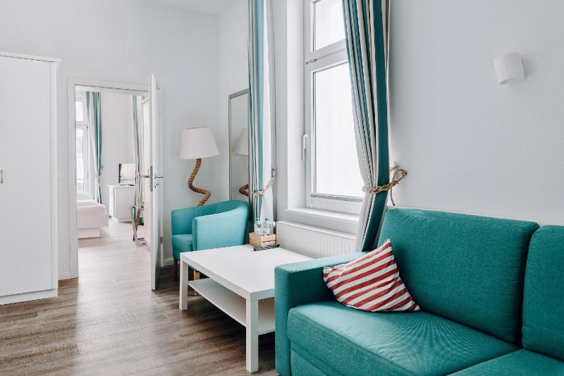 Family and Friends Room Annex image 4