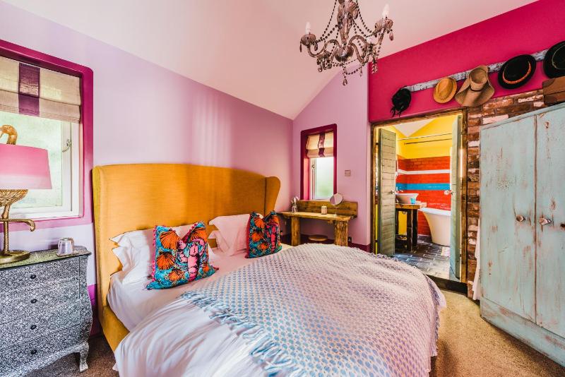 One-Bedroom Apartment image 4