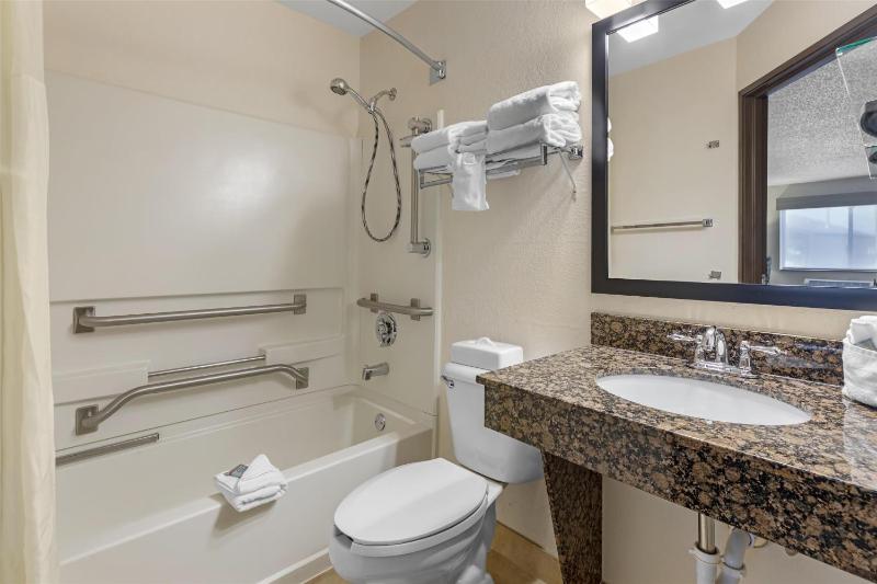 Queen Room with Two Queen Beds - Disability Access - Non-Smoking image 2