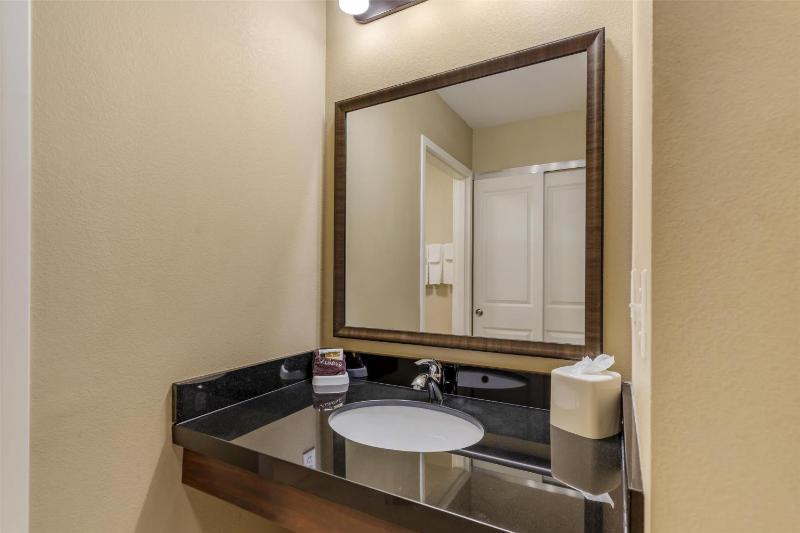 Deluxe King Room - Non-Smoking image 2