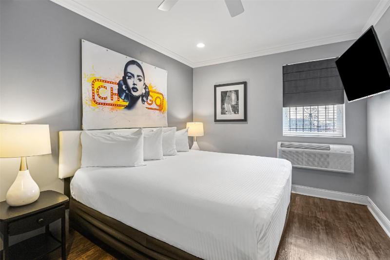 Double Room with Roll-In Shower - Disability Access/Non-Smoking image 2