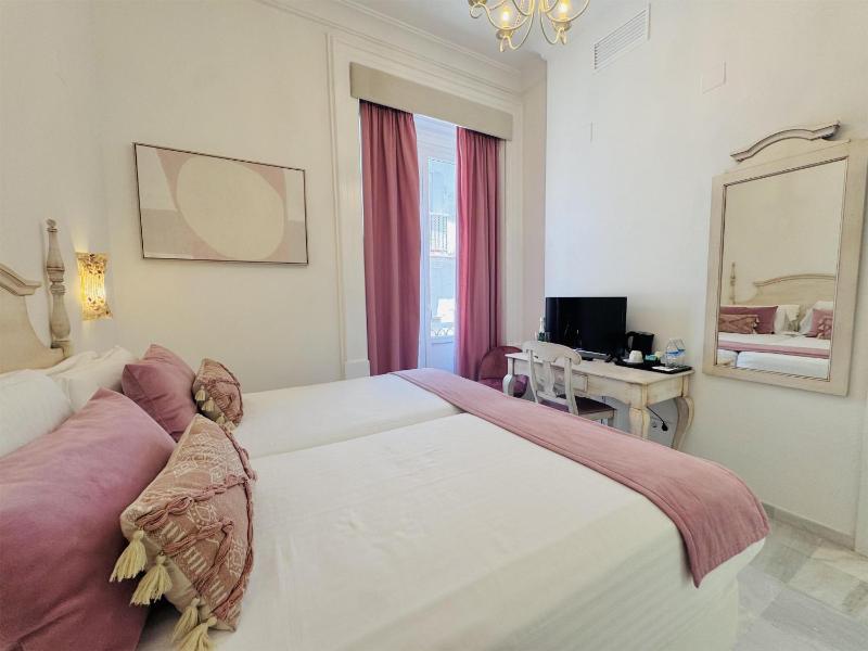 Double or Twin Room with Balcony image 3
