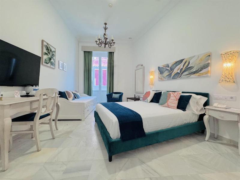 Triple Room with Balcony image 1
