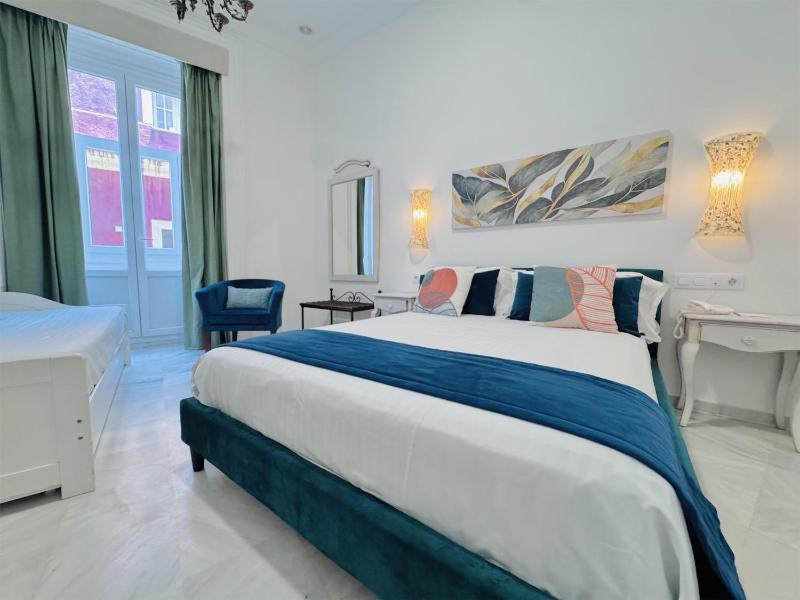 Triple Room with Balcony image 3