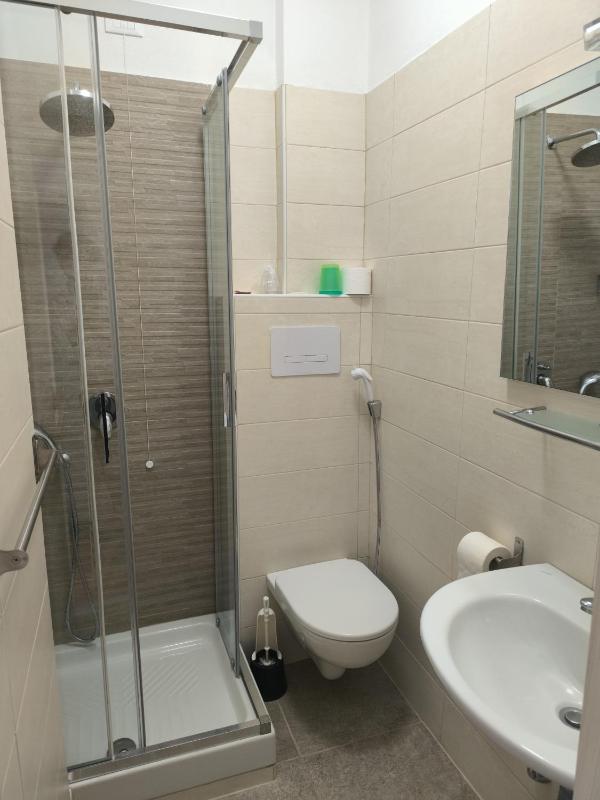 Single Room image 3