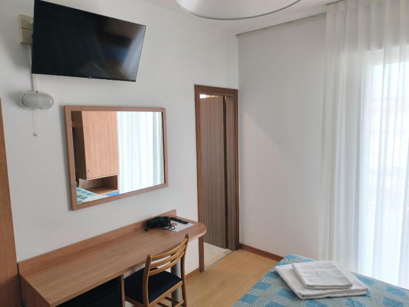 Family Room image 4