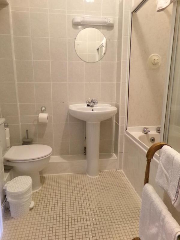 Triple Room with Shower image 3