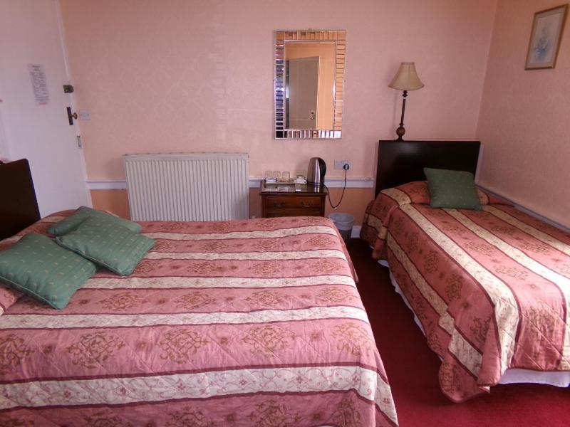 Triple Room with Shower image 2