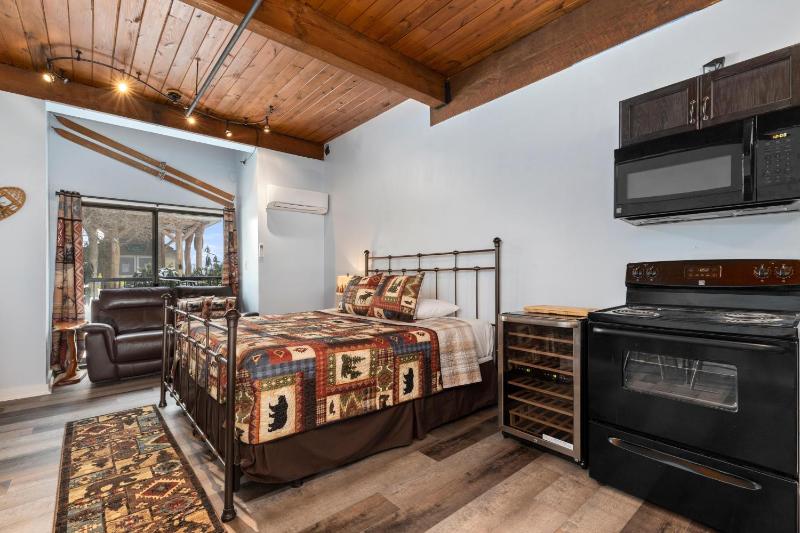 One-Bedroom Apartment image 1