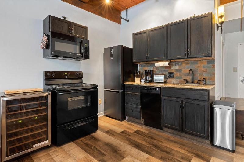 One-Bedroom Apartment image 4