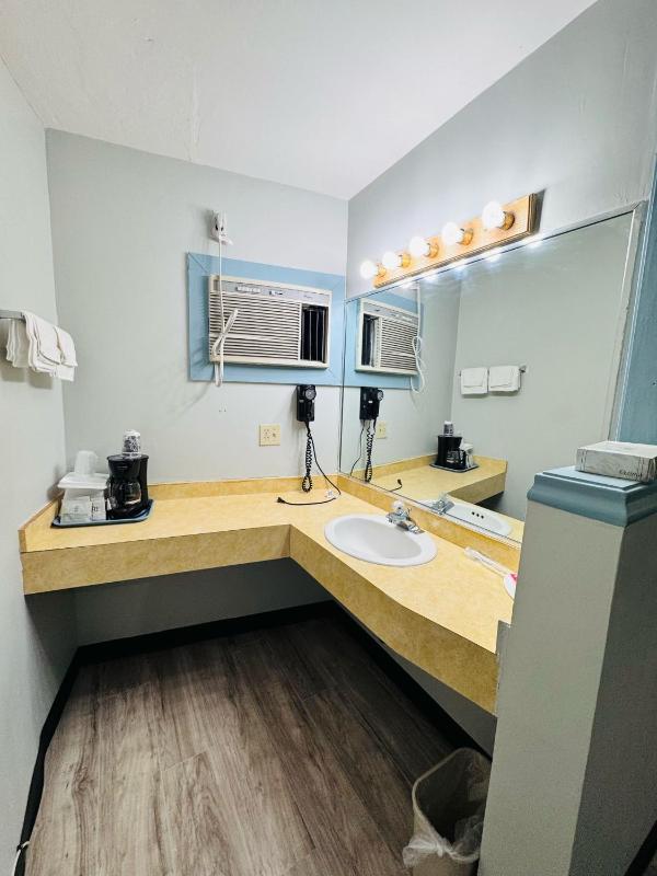 Single Room image 3