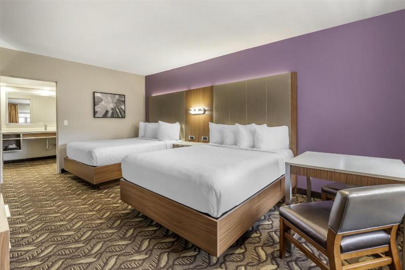 Accessible Queen Room with Two Queen Beds image 4