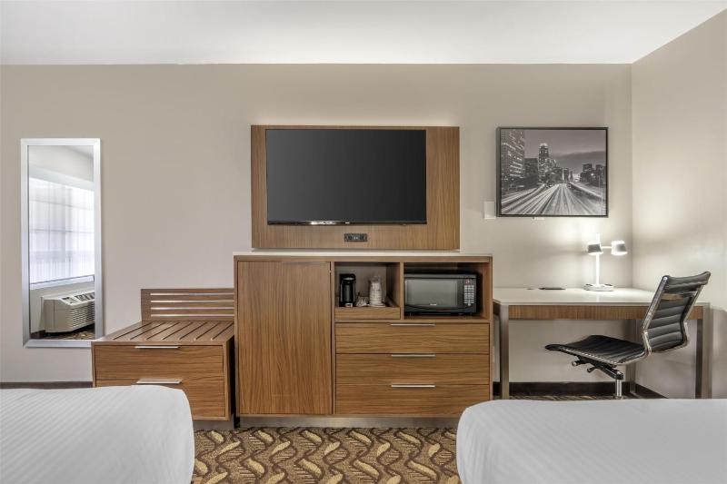 Deluxe Queen Room with Two Queen Beds image 2