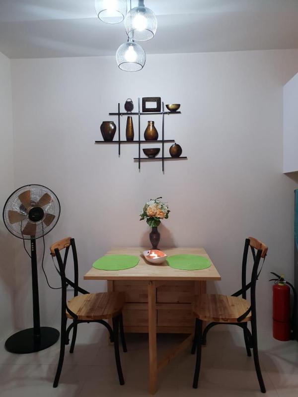 Isidro's Crib at Matina Enclaves Residences with a strong wifi and netflix - image 18