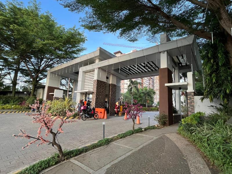 Isidro's Crib at Matina Enclaves Residences with a strong wifi and netflix - image 19