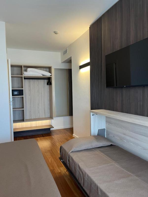 Triple Room with Sea View image 4