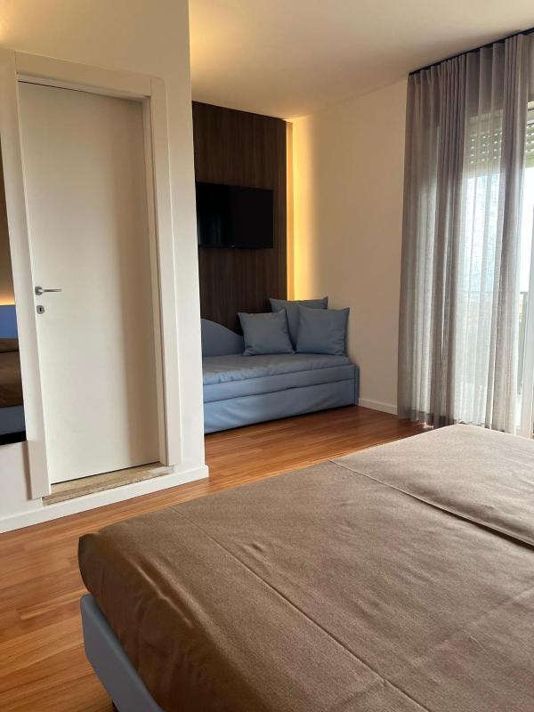 Quadruple Room with Sea View image 4