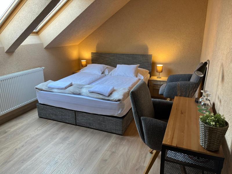 Double Room image 1