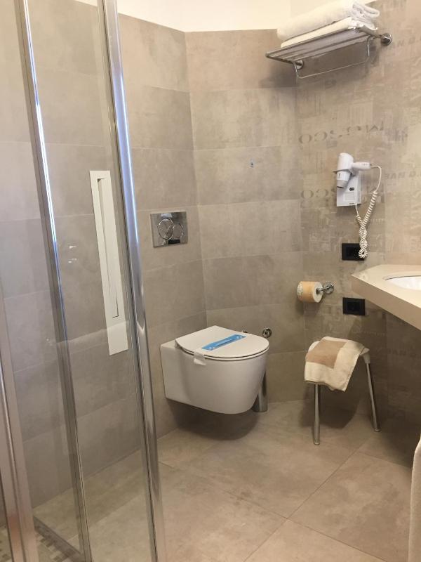 Double or Twin Room image 4