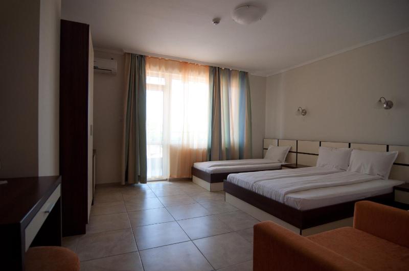 Luxury Quadruple Room (4 Adults + 1 Child) image 2