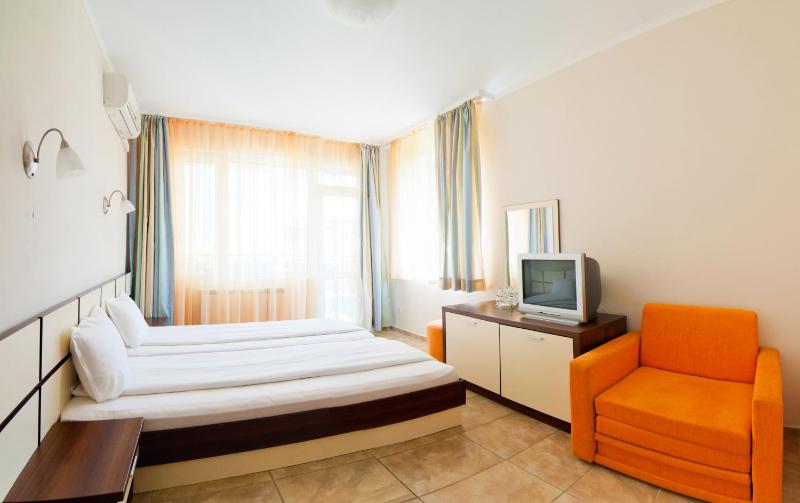 Large Twin Room image 2