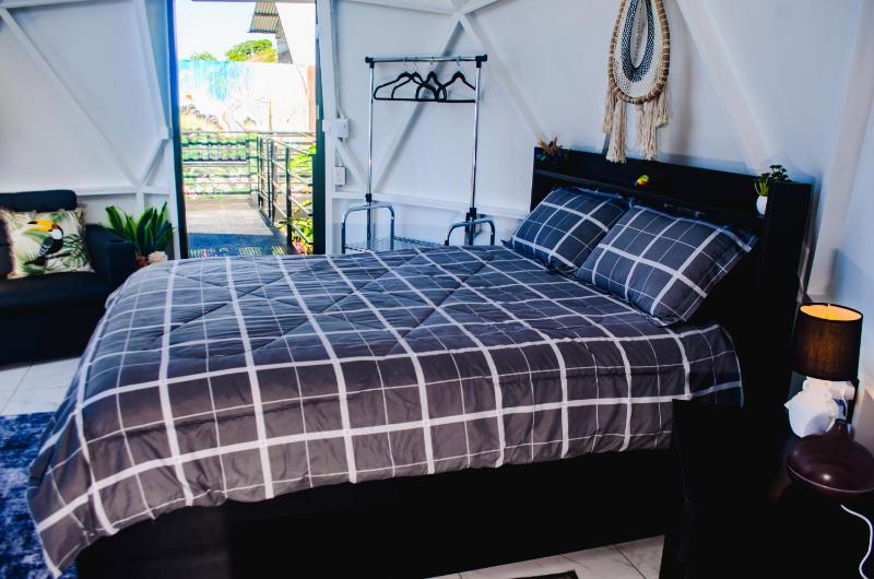 Sunrise Hill Glamping - image 2