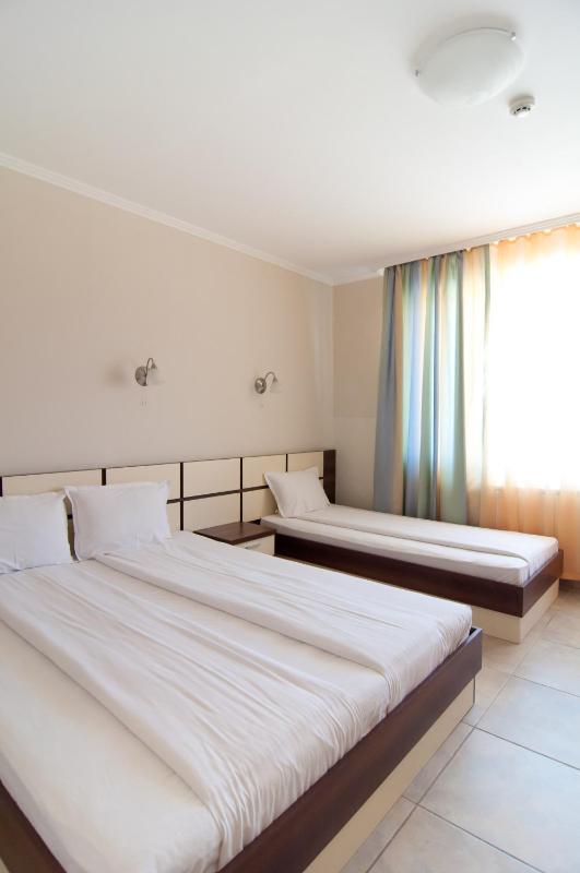 Comfort Triple Room with Balcony image 3