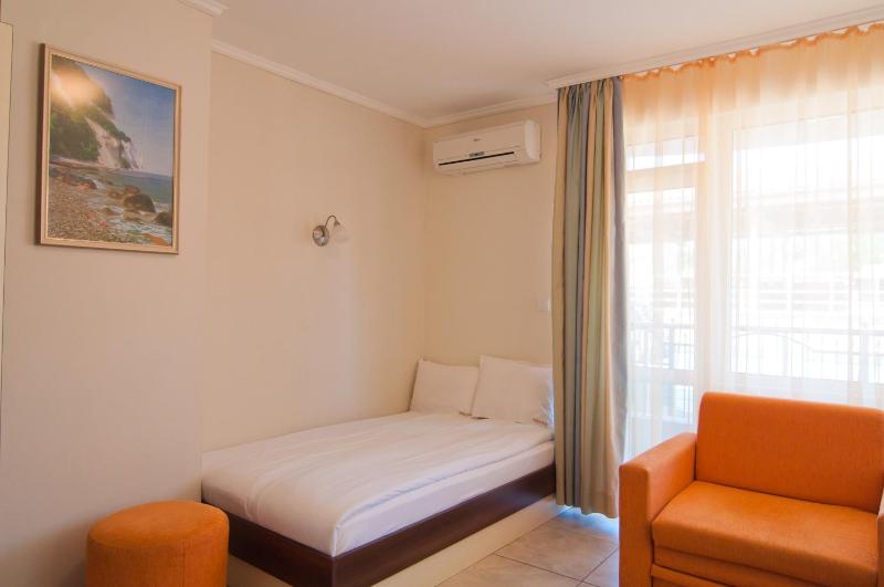 Standard Family Room image 4