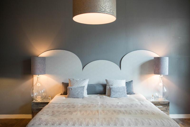 Deluxe King Room image 3