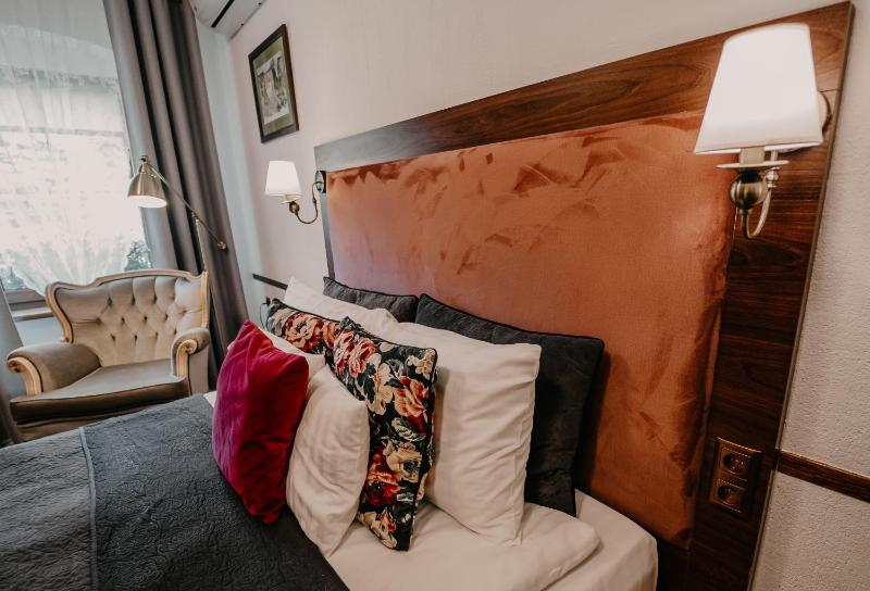 Double Room with Garden View image 4