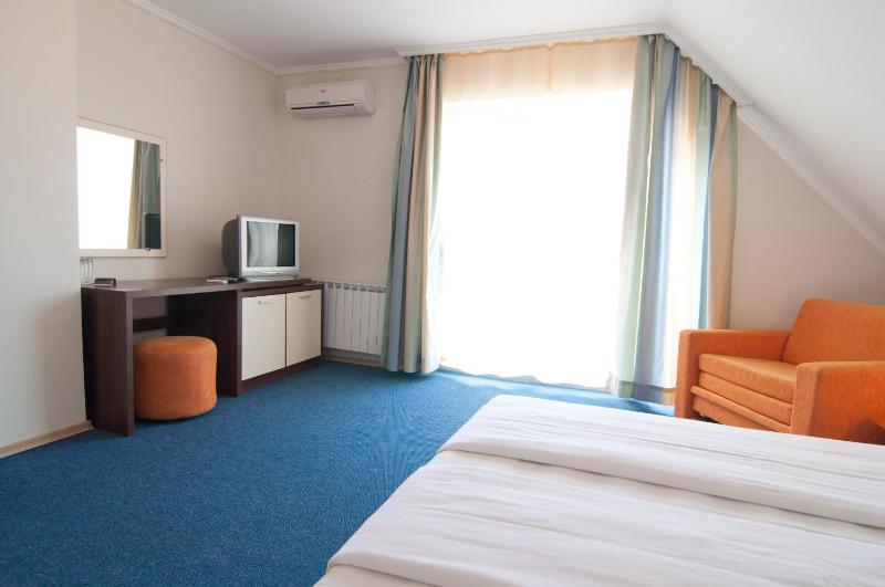 Deluxe Double Room image 2
