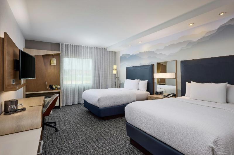 Queen Room with Two Queen Beds - Hearing Accessible image 2