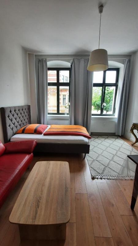 Studio Apartment image 3