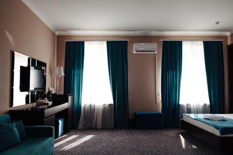 Standard Twin Room image 1