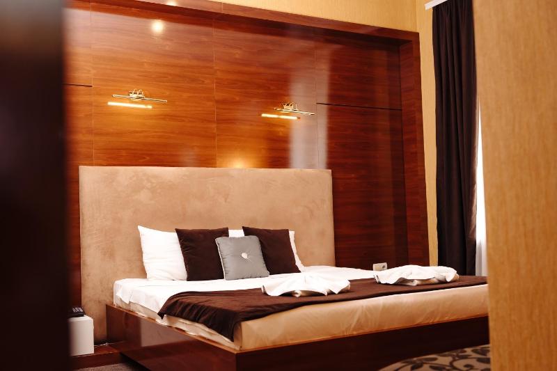 Standard Double Room image 4
