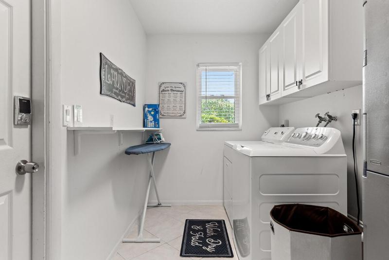Stylish Home near Anna Maria Island with heated pool - image 39