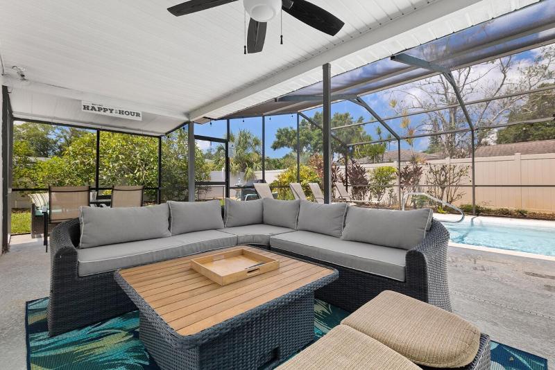 Stylish Home near Anna Maria Island with heated pool - image 49