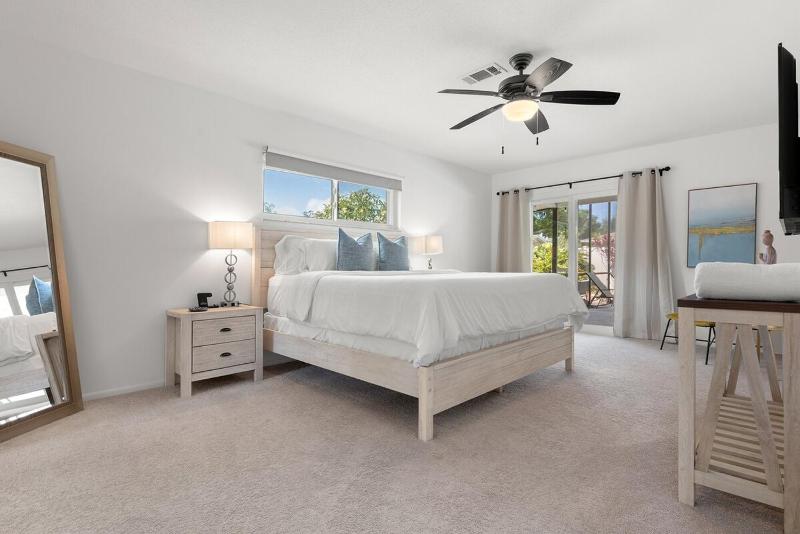 Stylish Home near Anna Maria Island with heated pool - image 21