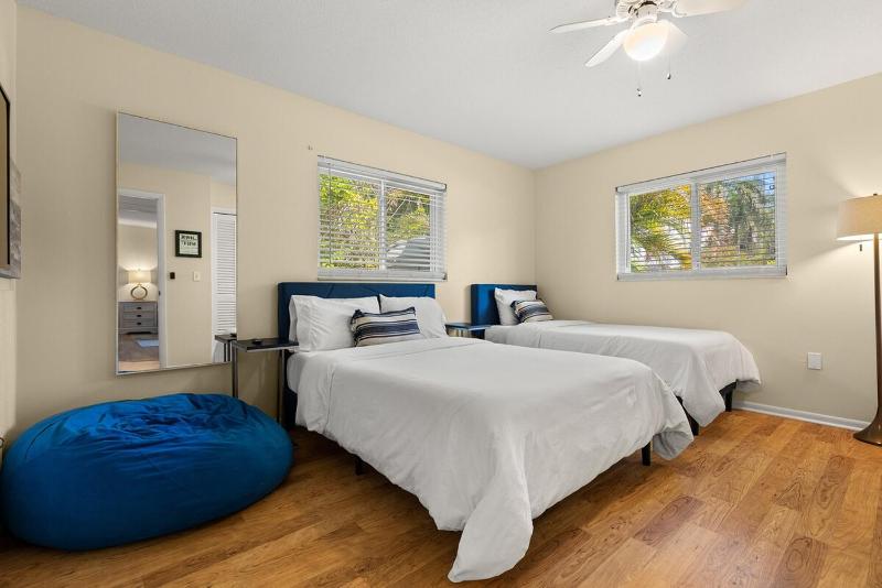 Stylish Home near Anna Maria Island with heated pool - image 48