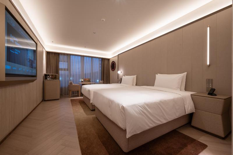 Crystal Hotel Qingdao Badaguan Scenic Area - image 27