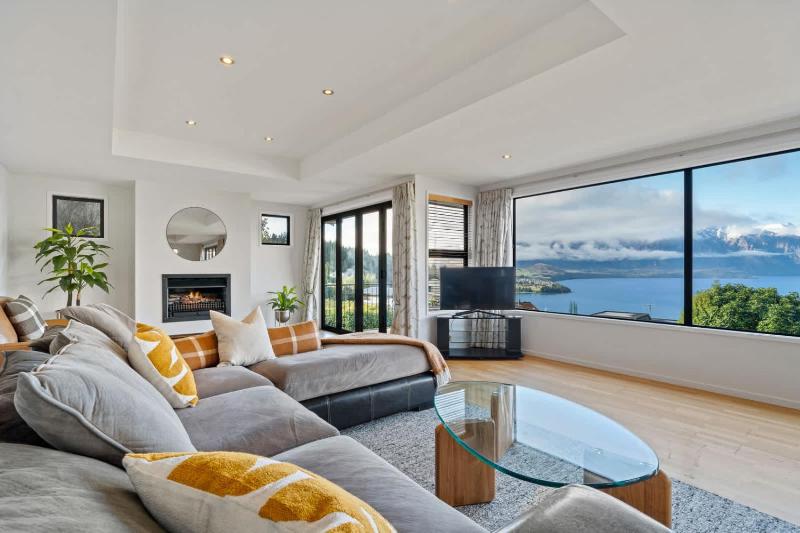 Elevated Elegance in Fernhill - image 1