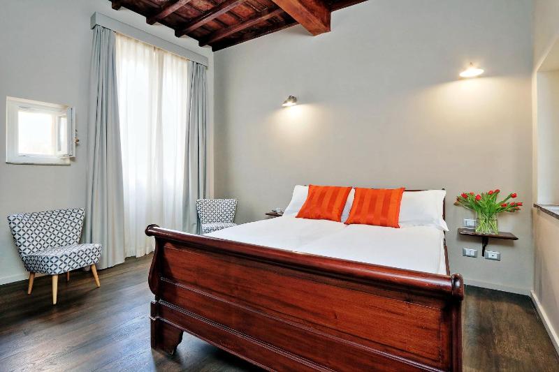 One-Bedroom Apartment with Terrace image 4