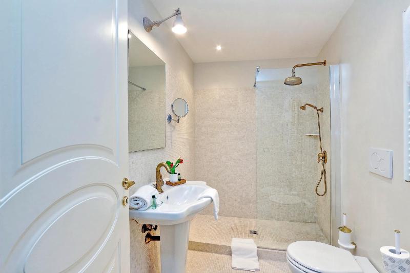 Double or Twin Room with Balcony image 3