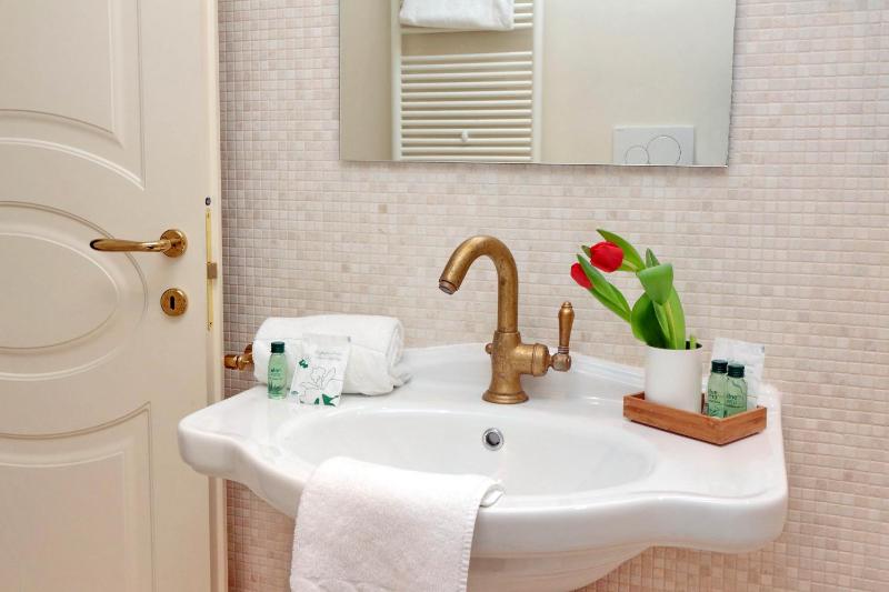 Double or Twin Room with Balcony image 2